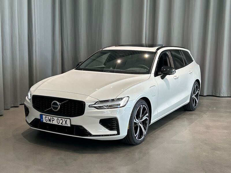 Vit Begagnad 2024 Volvo V60 Ultra Kombi | 649 800 kr - Bild 1/4