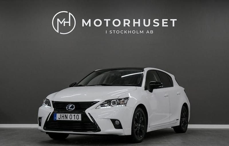 Vit Begagnad 2017 Lexus CT200h Sport Line | 189 900 kr - Bild 1/4