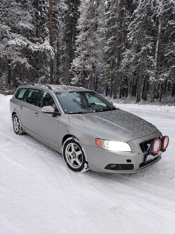 Begagnad 2011 Volvo V70 Kombi | 49 000 kr (Marknadspris) - Bild 1/4