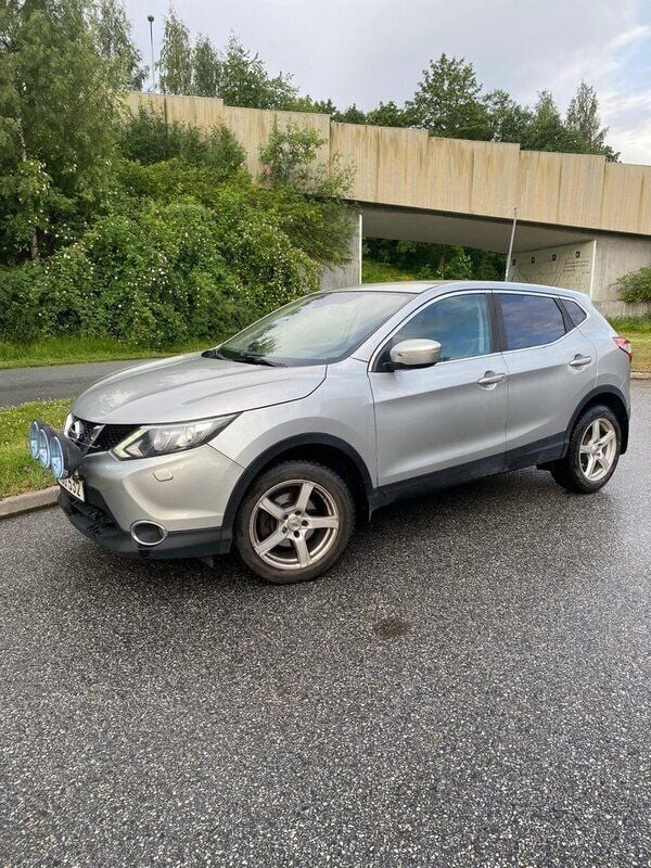 Silver Begagnad 2014 Nissan Qashqai SUV | 95 000 kr (Bra pris) - Bild 1/4