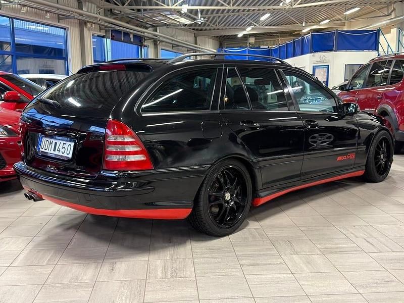 Begagnad Mercedes C32 AMG Avantgarde 354 HK (260 kW) 2002 Svart Kombi