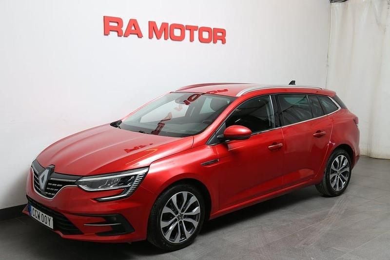 Begagnad Renault Mégane IV 140 HK (102 kW) 2023 Röd metallic Kombi