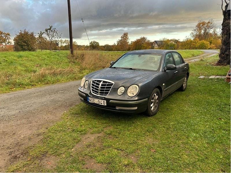 Grå Begagnad 2005 Kia Opirus 3 Sedan | 15 200 kr - Bild 1/3