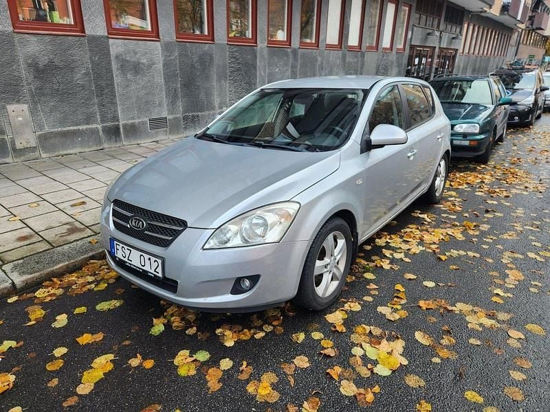 Silver Begagnad 2007 Kia Ceed EX Halvkombi | 22 000 kr (Superpris) - Bild 1/4