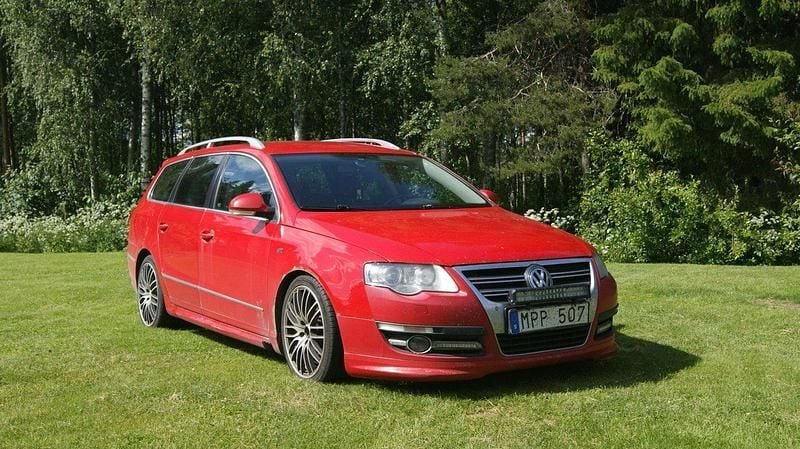 Röd Begagnad 2010 VW Passat R-line Kombi | 25 000 kr (Bra pris) - Bild 1/4