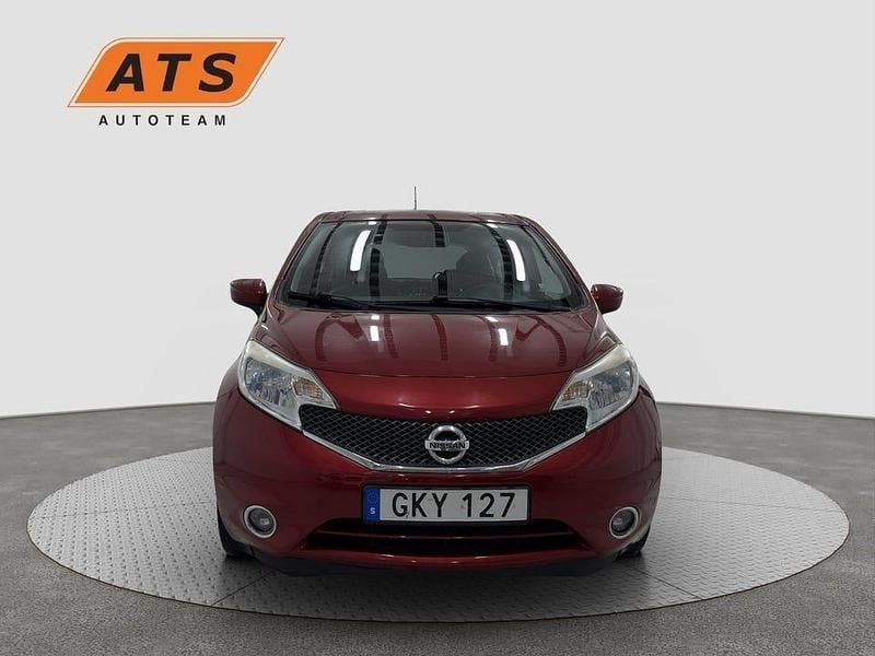 Mörkröd Begagnad 2014 Nissan Note Halvkombi | 59 900 kr (Marknadspris) - Bild 1/4