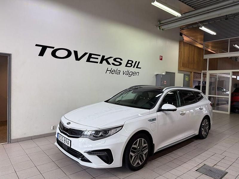 Vit Begagnad 2020 Kia Optima Hybrid 2 Sedan | 229 900 kr (Marknadspris) - Bild 1/4