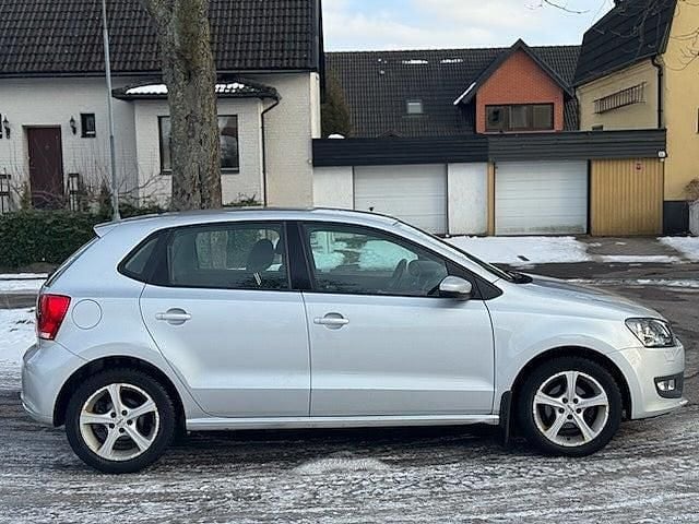 Begagnad VW Polo 90 HK (66 kW) 2012 Silver Halvkombi