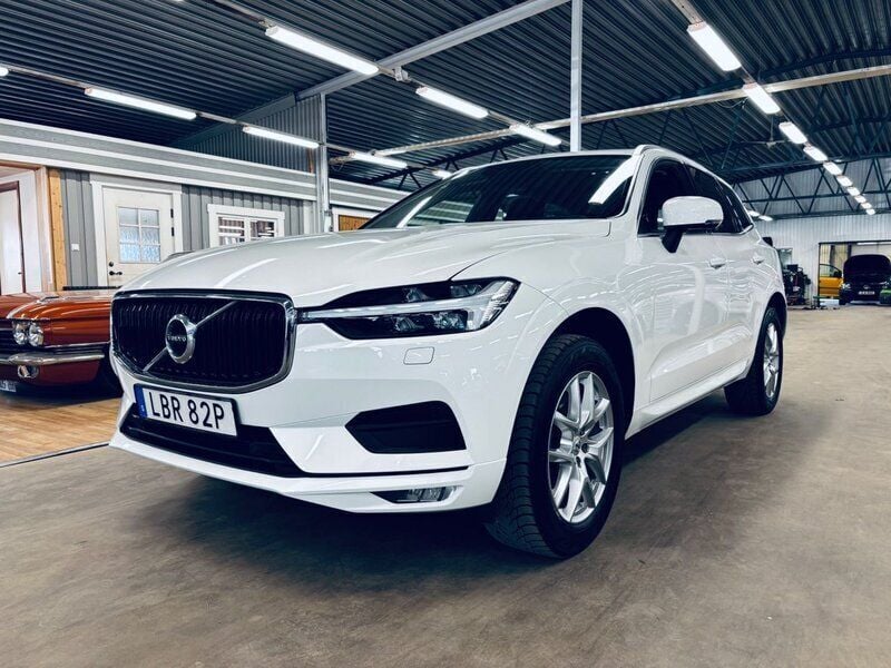 Vit Begagnad 2021 Volvo XC60 Momentum SUV | 269 900 kr (Superpris) - Bild 1/4