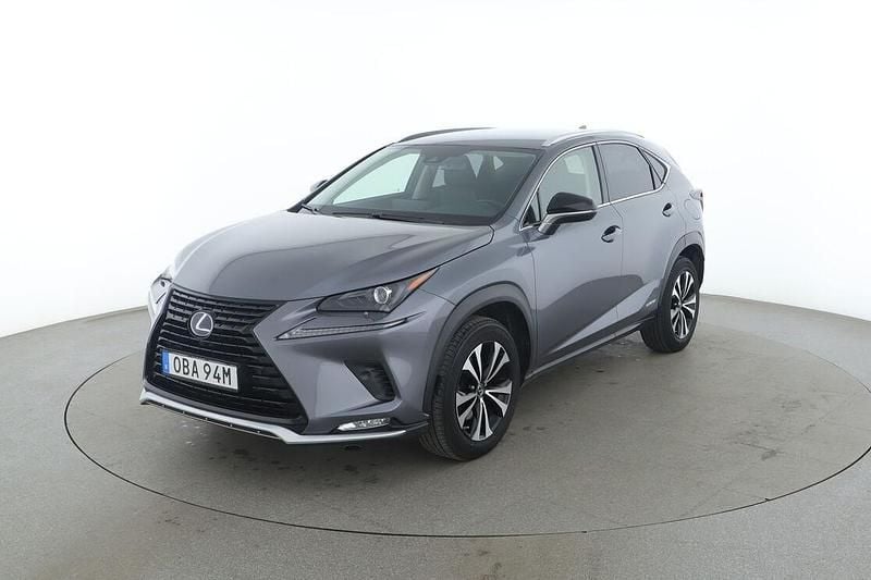 Grå Begagnad 2021 Lexus NX300h SUV | 335 000 kr (Marknadspris) - Bild 1/3
