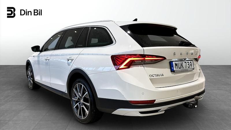 Begagnad Skoda Octavia Scout 2023 Vit Kombi