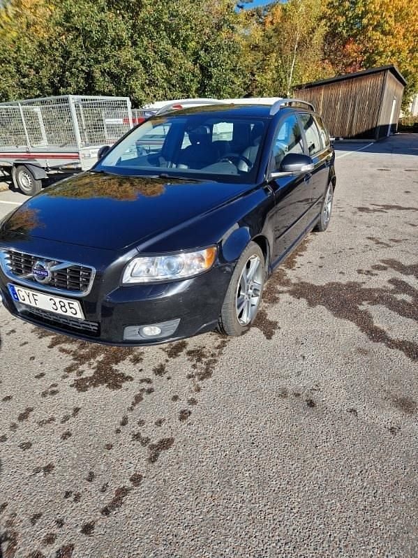 Svart Begagnad 2012 Volvo V50 Momentum Kombi | 66 000 kr (Marknadspris) - Bild 1/4