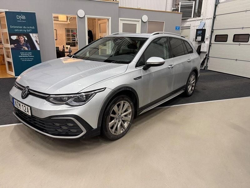 Silver Begagnad 2022 VW Golf Alltrack Kombi | 259 000 kr (Marknadspris) - Bild 1/3