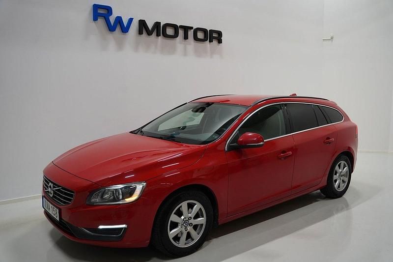 Röd Begagnad 2014 Volvo V60 Momentum Kombi | 134 900 kr (Marknadspris) - Bild 1/4