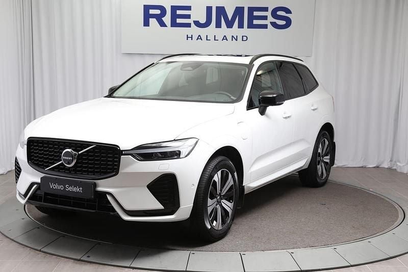 Vit Begagnad 2024 Volvo XC60 Plus SUV | 549 500 kr (Marknadspris) - Bild 1/4