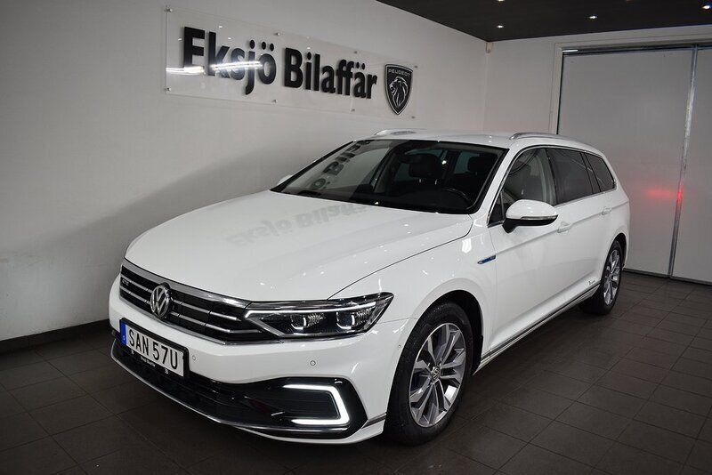 Vit Begagnad 2019 VW Passat GTE Kombi | 277 500 kr (Dyr) - Bild 1/4