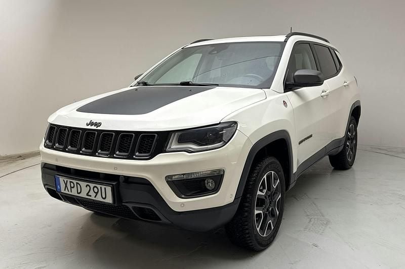 Vit Begagnad 2019 Jeep Compass Trailhawk SUV | 189 000 kr (Marknadspris) - Bild 1/4