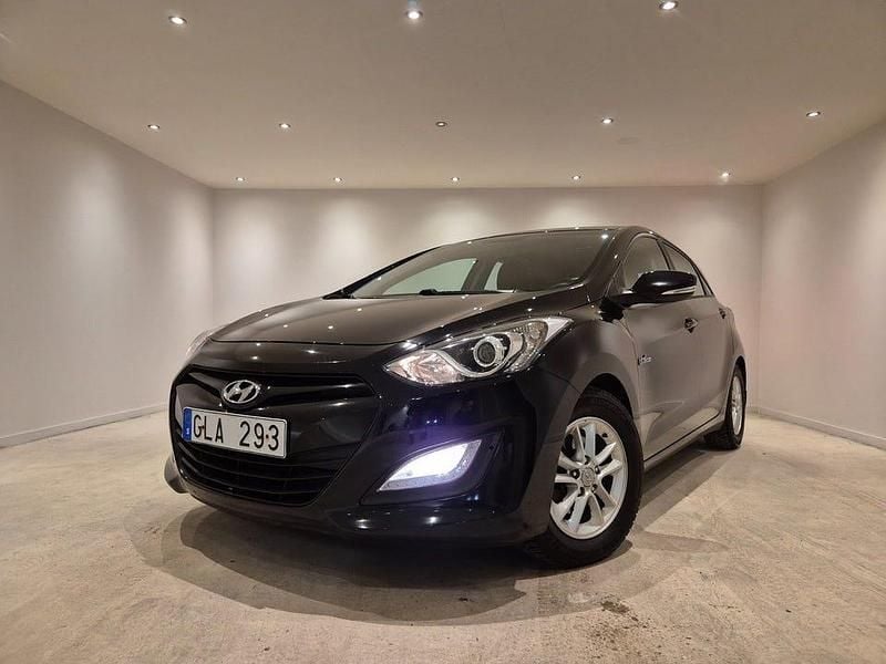 Svart Begagnad 2012 Hyundai i30 Halvkombi | 59 900 kr (Bra pris) - Bild 1/4