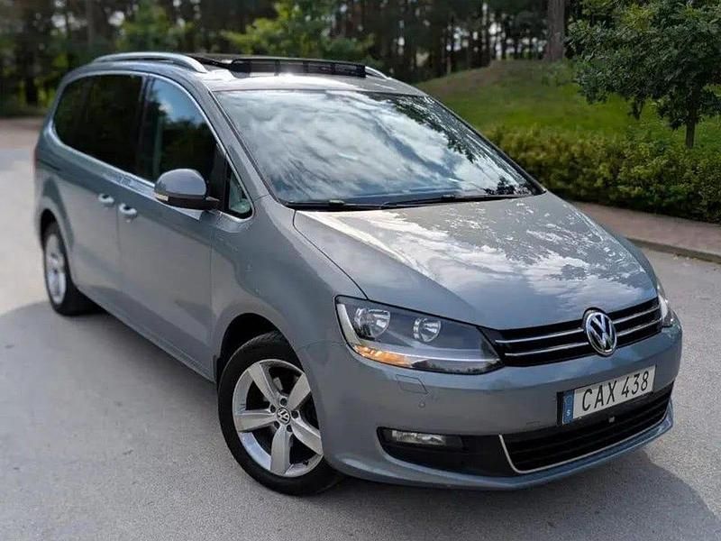 Grå Begagnad 2014 VW Sharan Minibuss | 139 900 kr (Bra pris) - Bild 1/4