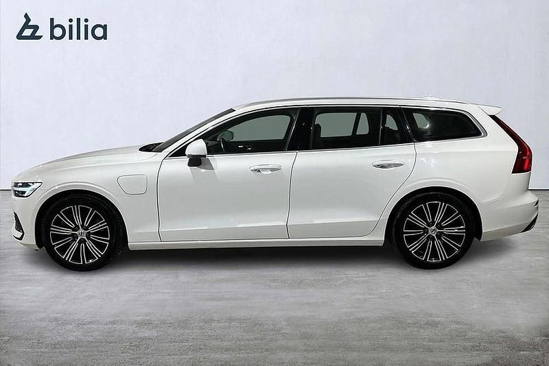 Begagnad Volvo V60 253 HK (186 kW) 2022 Vit Kombi