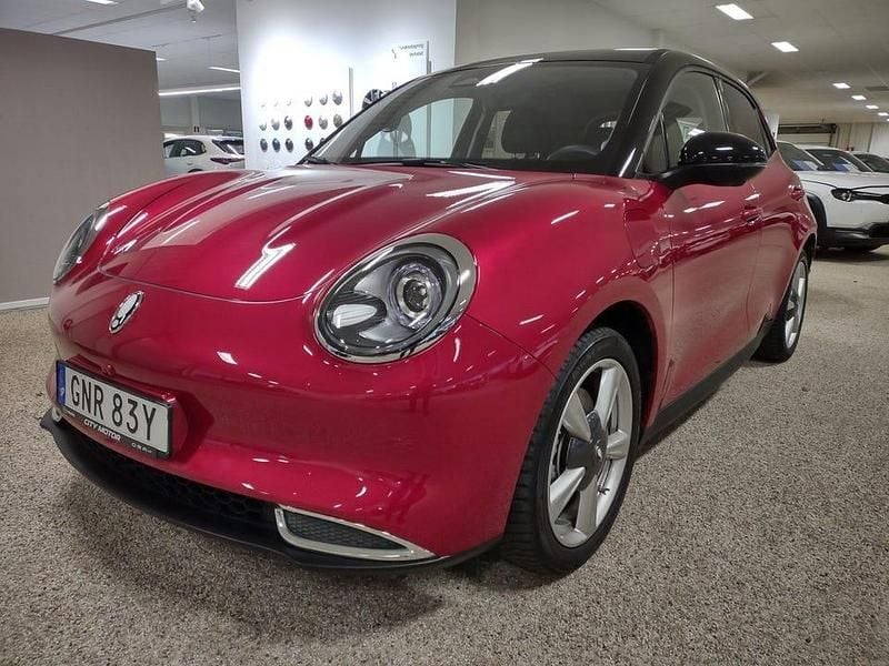 Röd Begagnad 2023 Ora 03 Halvkombi | 184 900 kr - Bild 1/4