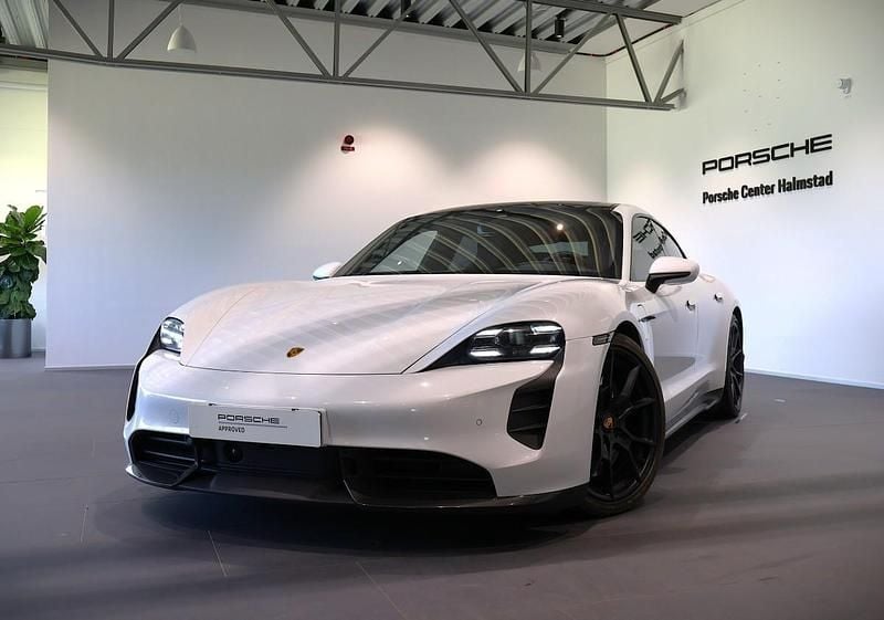 Vit (white) Begagnad 2022 Porsche Taycan GTS Sedan | 885 000 kr - Bild 1/4
