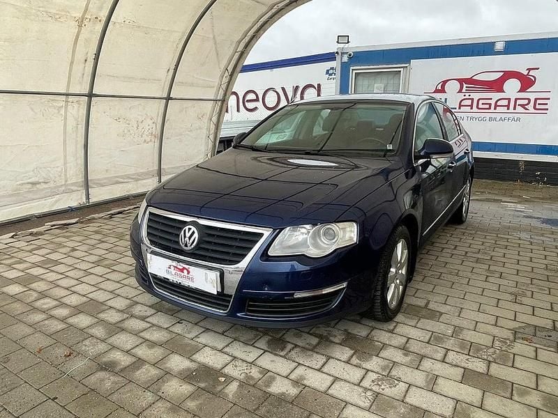 Mörkblå Begagnad 2007 VW Passat Highline Sedan | 27 900 kr (Dyr) - Bild 1/4
