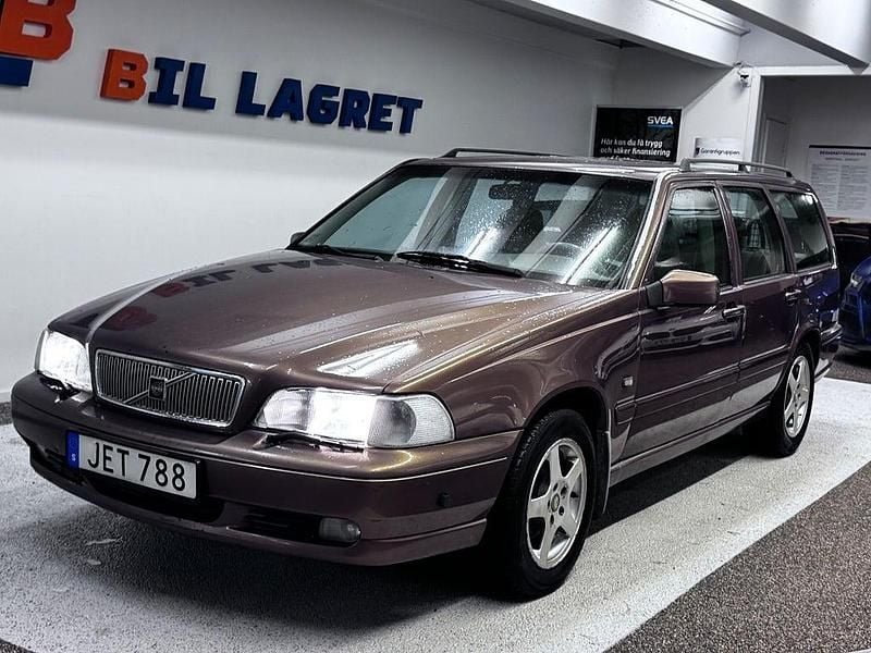 Brun Begagnad 1998 Volvo V70 Kombi | 18 900 kr (Marknadspris) - Bild 1/4