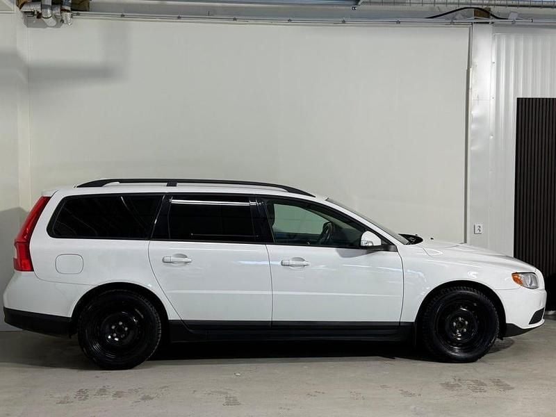Begagnad Volvo V70 Kinetic 146 HK (107 kW) 2009 Vit Kombi