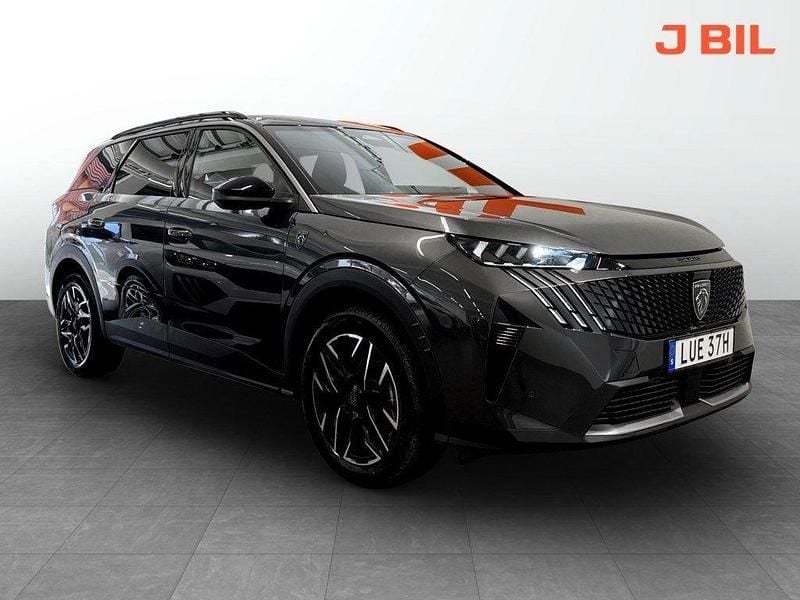 Grå titan Begagnad 2024 Peugeot 5008 GT Minibuss | 409 900 kr - Bild 1/4