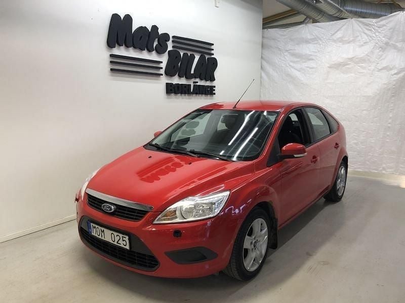 Röd Begagnad 2009 Ford Focus Halvkombi | 34 900 kr (Marknadspris) - Bild 1/4