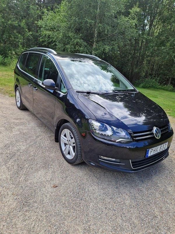 Svart Begagnad 2017 VW Sharan GT Minibuss | 130 000 kr (Marknadspris) - Bild 1/4
