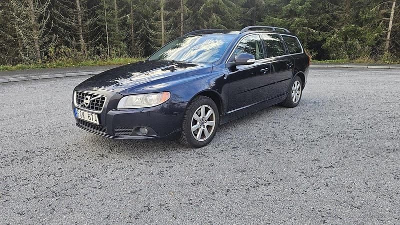 Blå Begagnad 2011 Volvo V70 Momentum Kombi | 29 000 kr (Superpris) - Bild 1/4