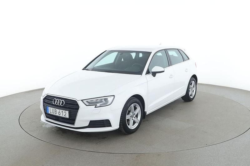 Vit Begagnad 2017 Audi A3 Sedan | 138 000 kr (Bra pris) - Bild 1/3
