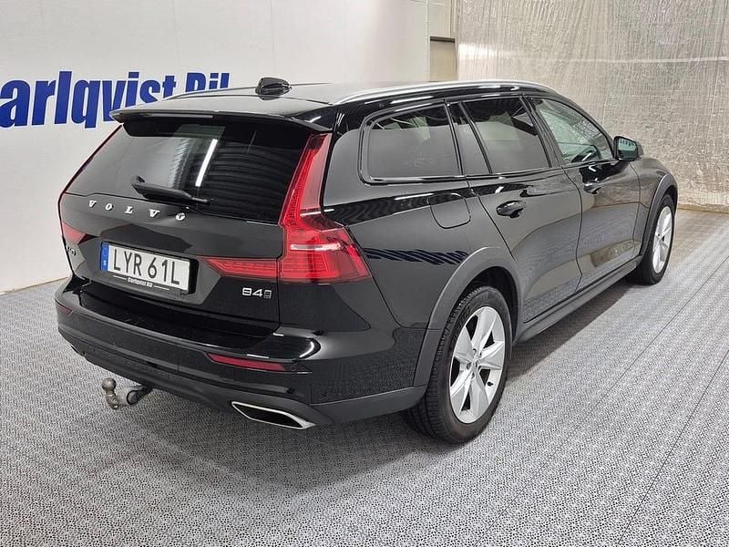 Begagnad Volvo V60 CC 197 HK (144 kW) 2022 Svart Kombi
