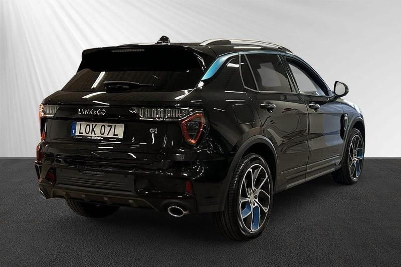 Begagnad Lynk & Co 01 264 HK (194 kW) 2022 Svart SUV