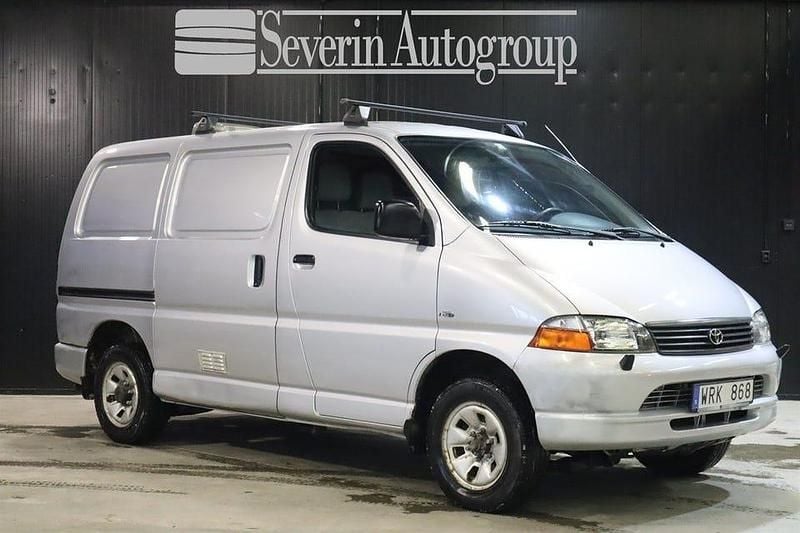 Begagnad Toyota HiAce 128 HK (94 kW) 2005 Silver Van