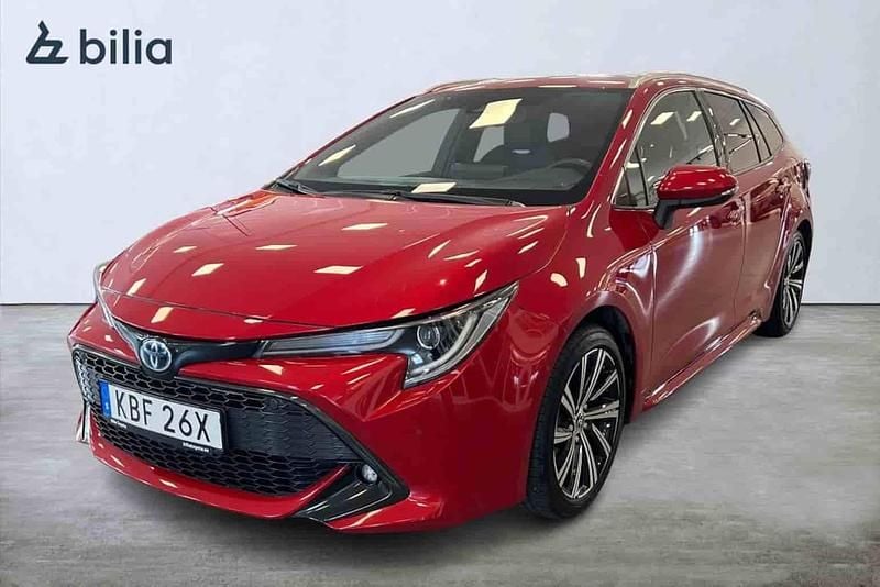 Röd Begagnad 2022 Toyota Corolla Kombi | 269 900 kr - Bild 1/1