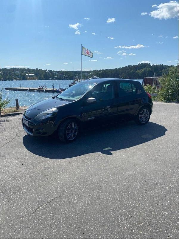 Svart Begagnad 2011 Renault Clio R.S. Halvkombi | 59 999 kr (Dyr) - Bild 1/4