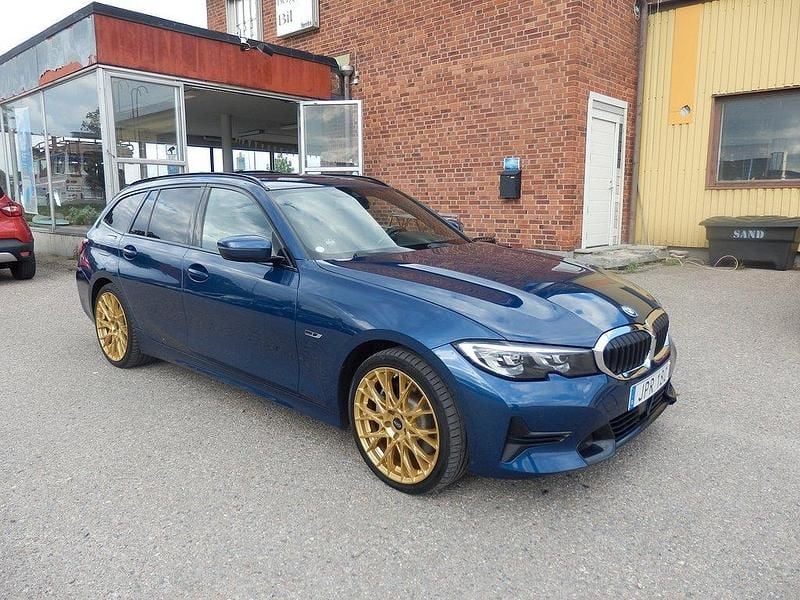 Begagnad BMW 330e Sport Line 292 HK (214 kW) 2021 Blå Kombi