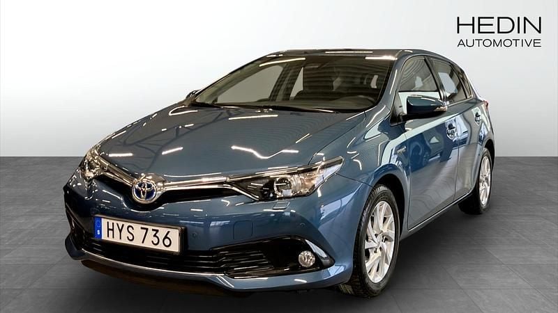 Blå Begagnad 2016 Toyota Auris Hybrid Halvkombi | 174 900 kr (Marknadspris) - Bild 1/4