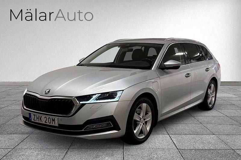 Silver Begagnad 2021 Skoda Octavia Style Kombi | 194 900 kr (Superpris) - Bild 1/4