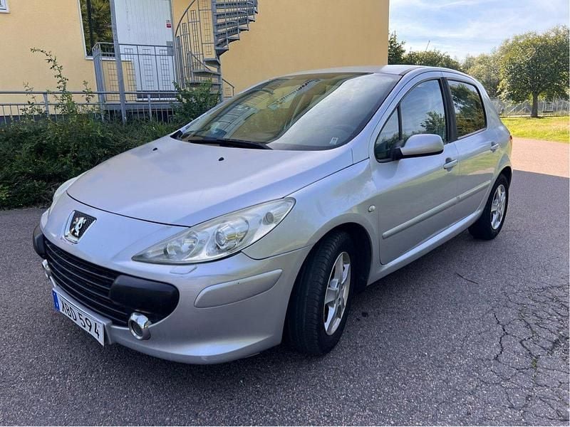 Grå Begagnad 2006 Peugeot 307 Halvkombi | 18 500 kr (Marknadspris) - Bild 1/4