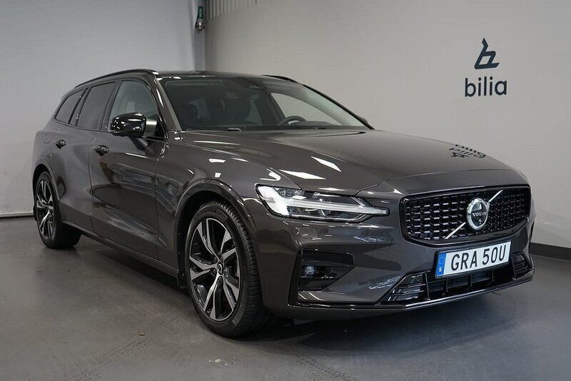 Grå Begagnad 2024 Volvo V60 Plus Kombi | 389 900 kr (Bra pris) - Bild 1/3