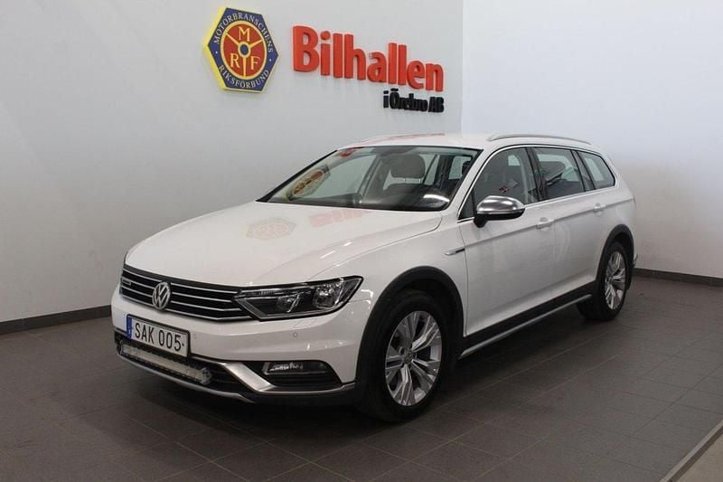 Vit Begagnad 2017 VW Passat Alltrack Kombi | 149 900 kr (Marknadspris) - Bild 1/4
