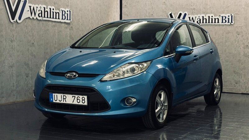 Blå Begagnad 2011 Ford Fiesta Titanium Halvkombi | 39 900 kr (Marknadspris) - Bild 1/4