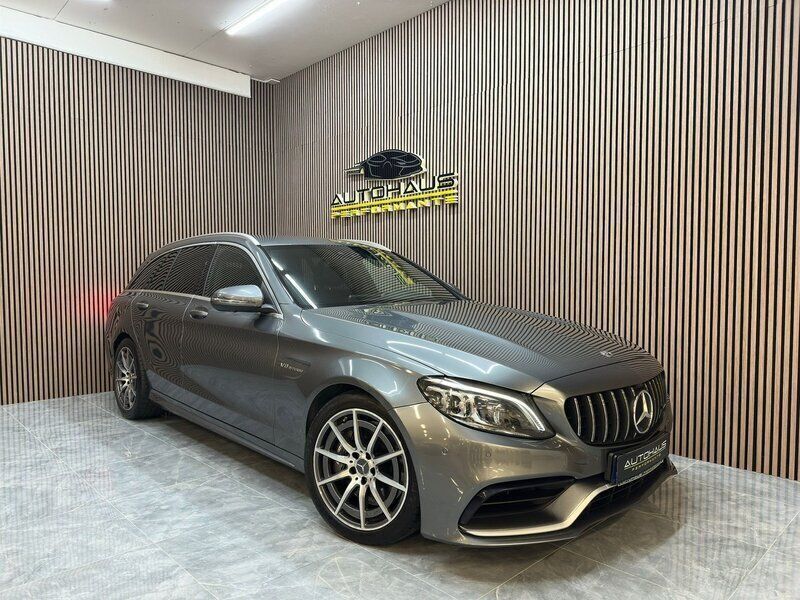 Mörkgrå (grå) Begagnad 2019 Mercedes C63 AMG AMG Kombi | 549 900 kr (Lite dyr) - Bild 1/4