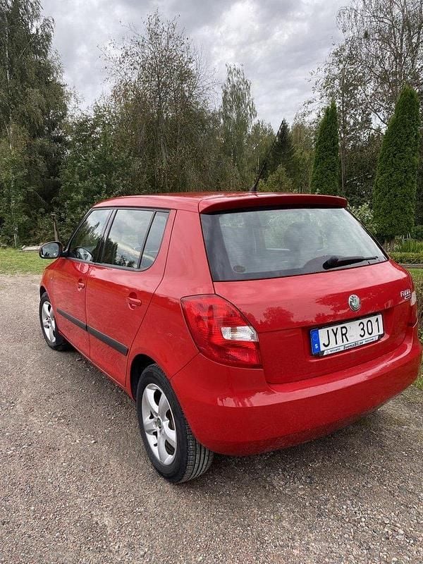 Röd Begagnad 2010 Skoda Fabia Halvkombi | 32 000 kr (Bra pris) - Bild 1/2