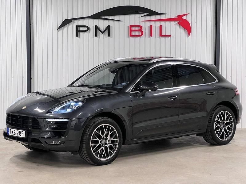 Svart (grå) Begagnad 2018 Porsche Macan S SUV | 419 900 kr (Dyr) - Bild 1/4