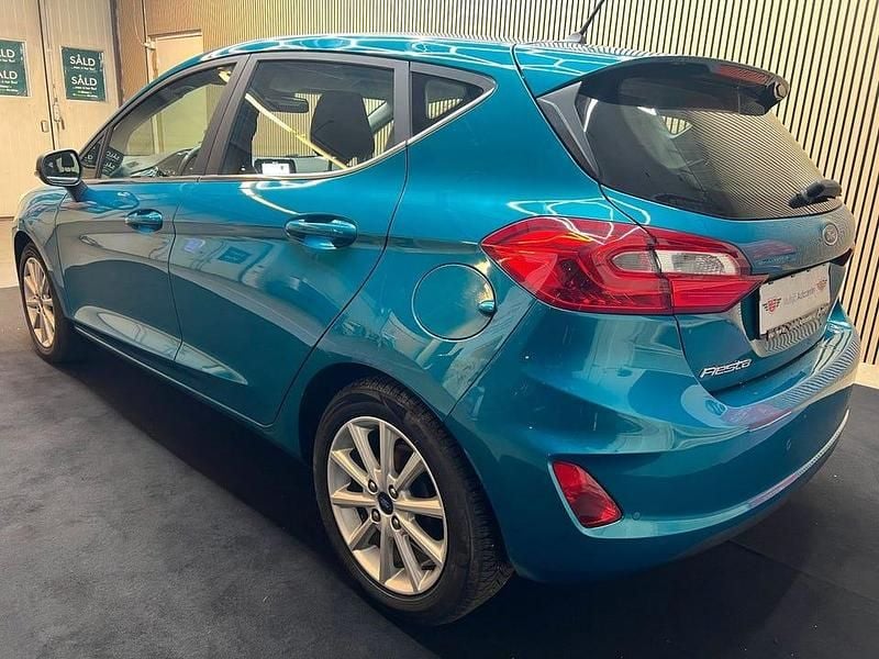 Begagnad Ford Fiesta Titanium 101 HK (74 kW) 2018 Blå Halvkombi